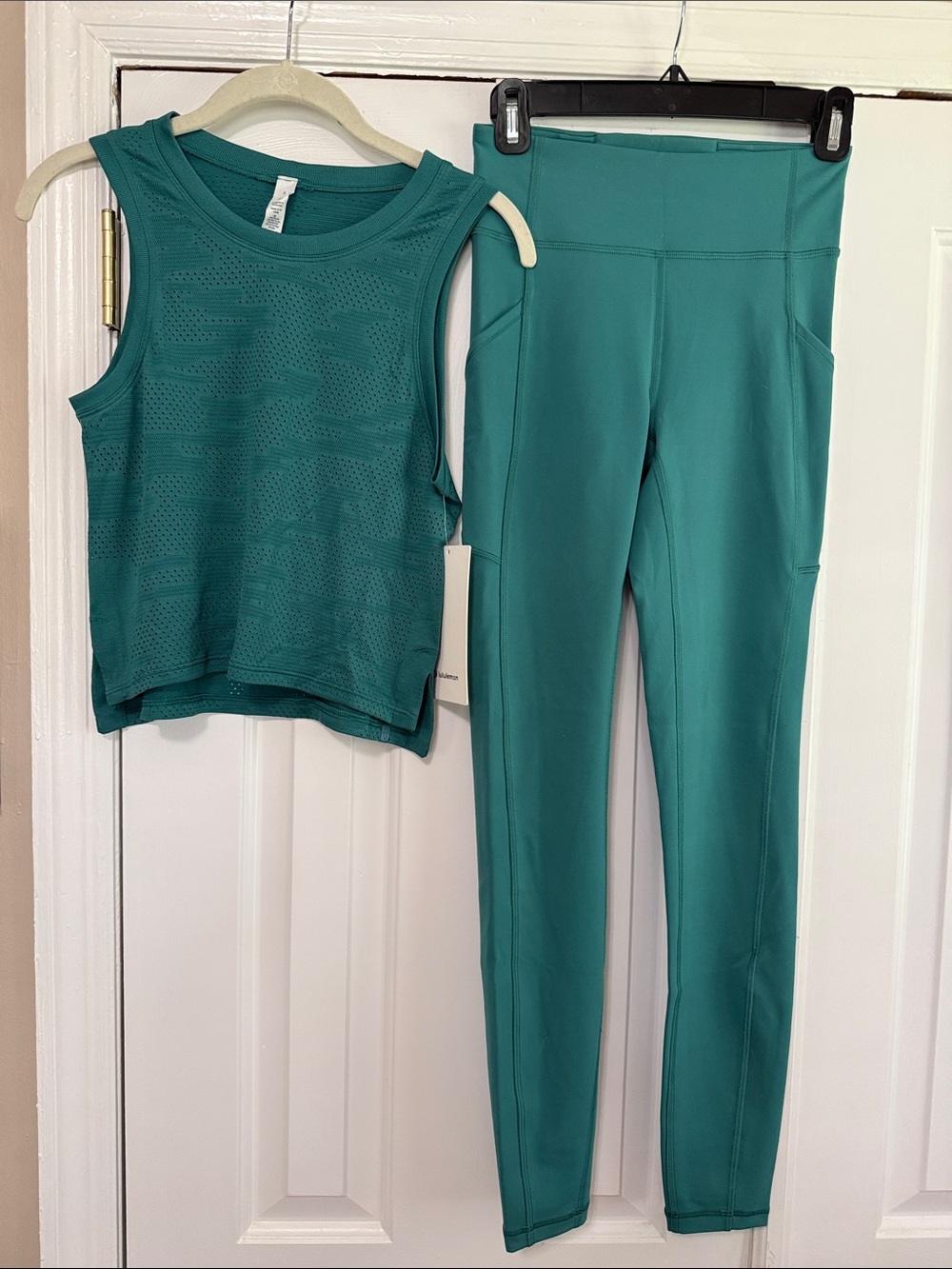 Lululemon Set in Teal- High-Waist Leggings with Matching Tank